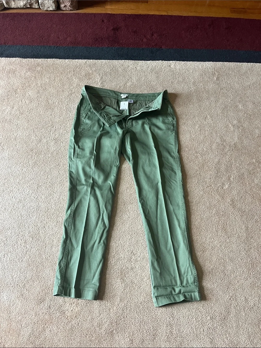 NWT J. Crew , size 8, Olive Green Slim Boyfriend Chino pants